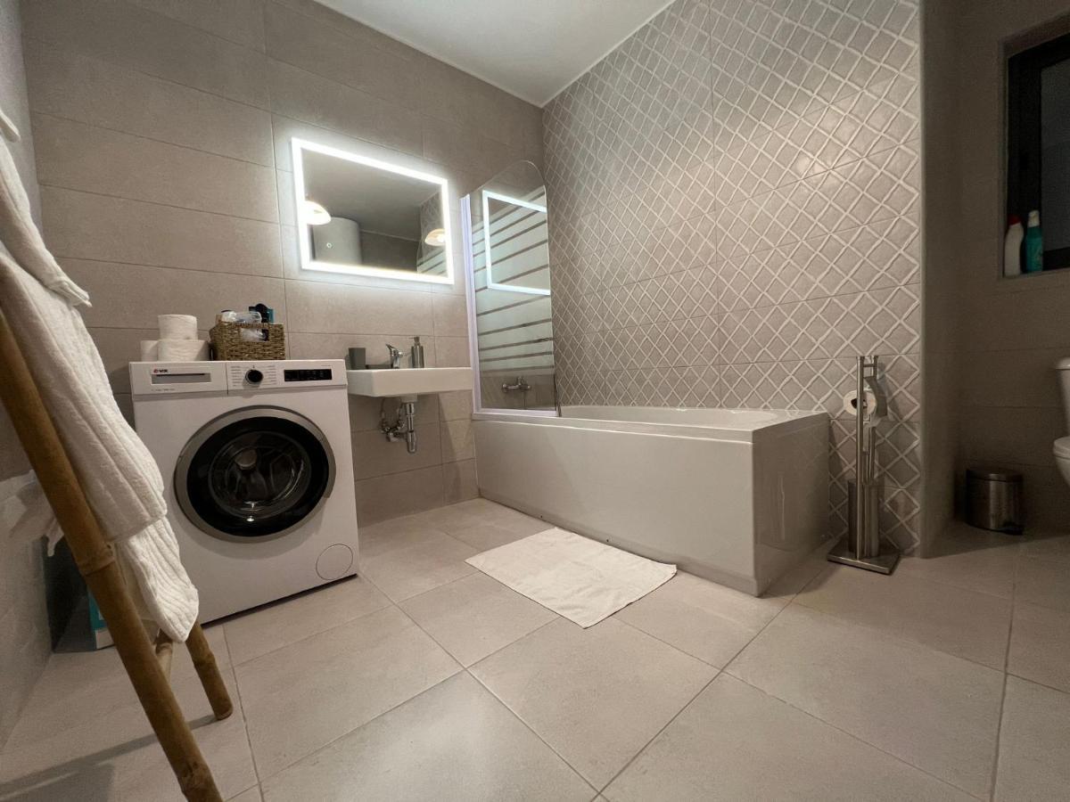 Brand New Apartment 2 Mins From Seafront خليج سانت بول المظهر الخارجي الصورة