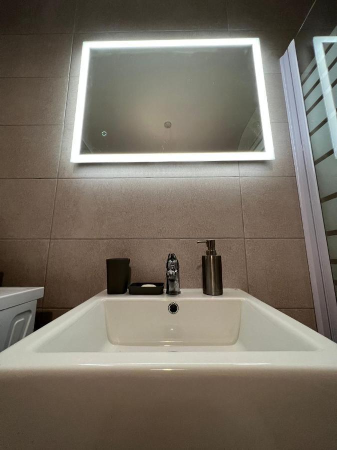 Brand New Apartment 2 Mins From Seafront خليج سانت بول المظهر الخارجي الصورة