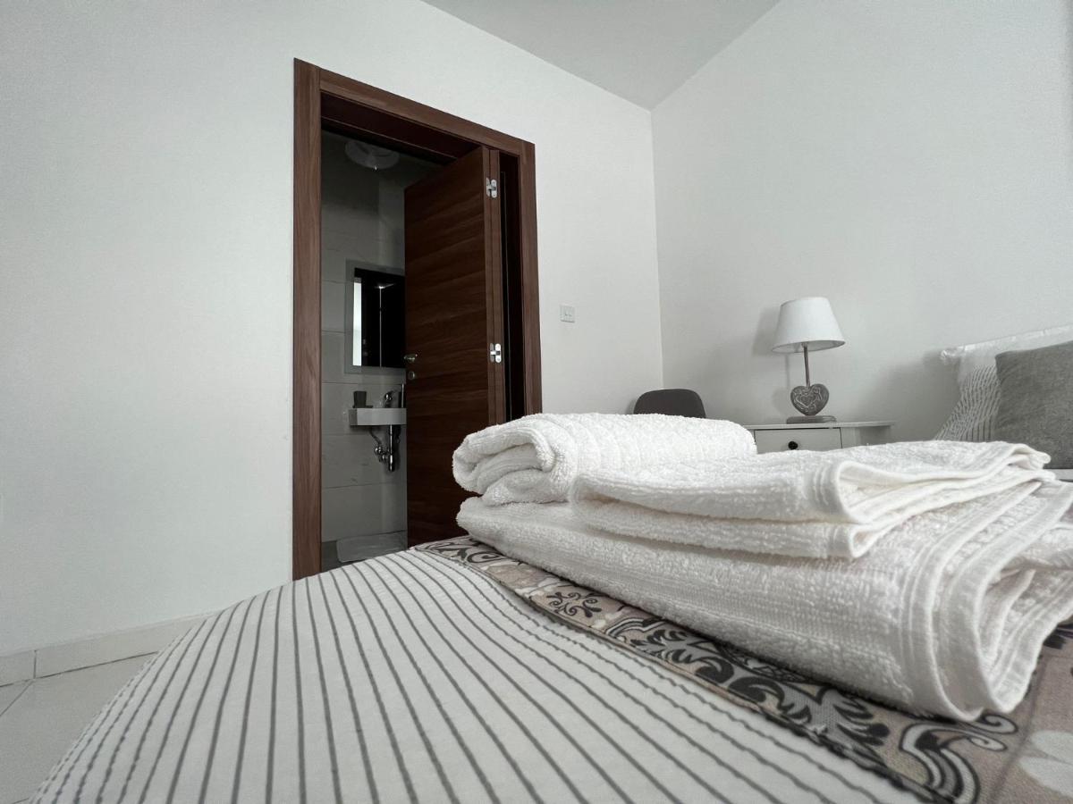 Brand New Apartment 2 Mins From Seafront خليج سانت بول المظهر الخارجي الصورة
