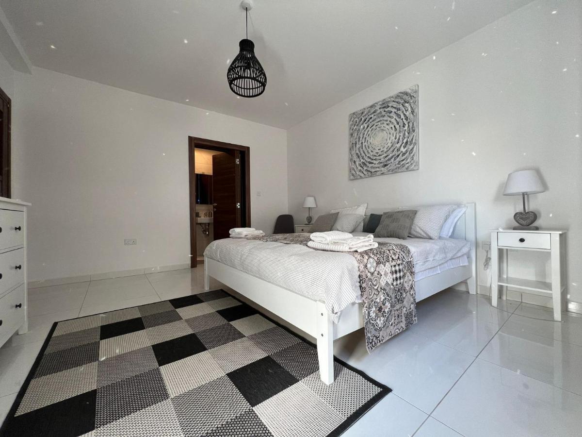 Brand New Apartment 2 Mins From Seafront خليج سانت بول المظهر الخارجي الصورة