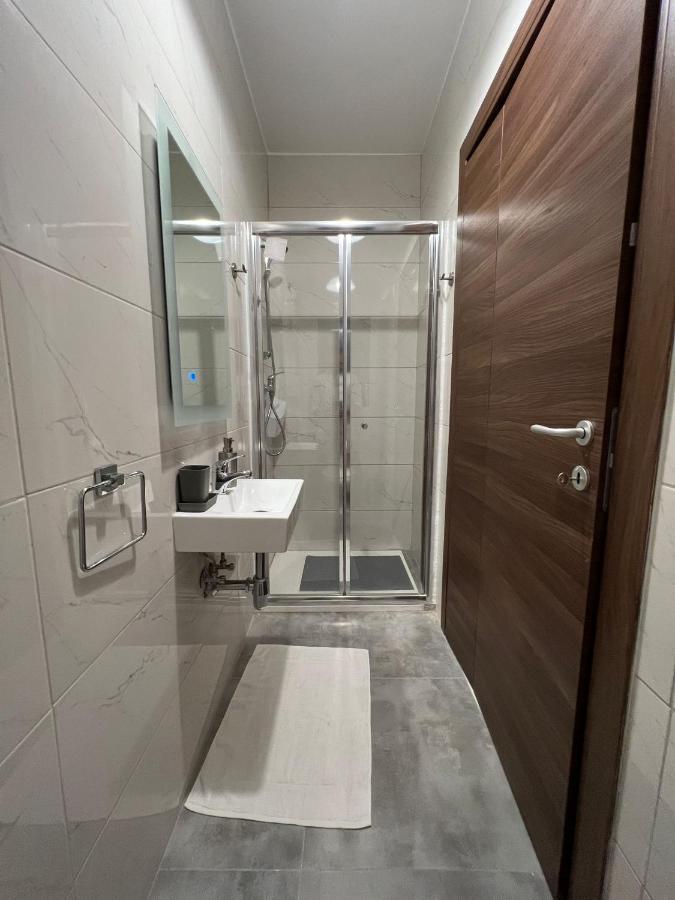 Brand New Apartment 2 Mins From Seafront خليج سانت بول المظهر الخارجي الصورة