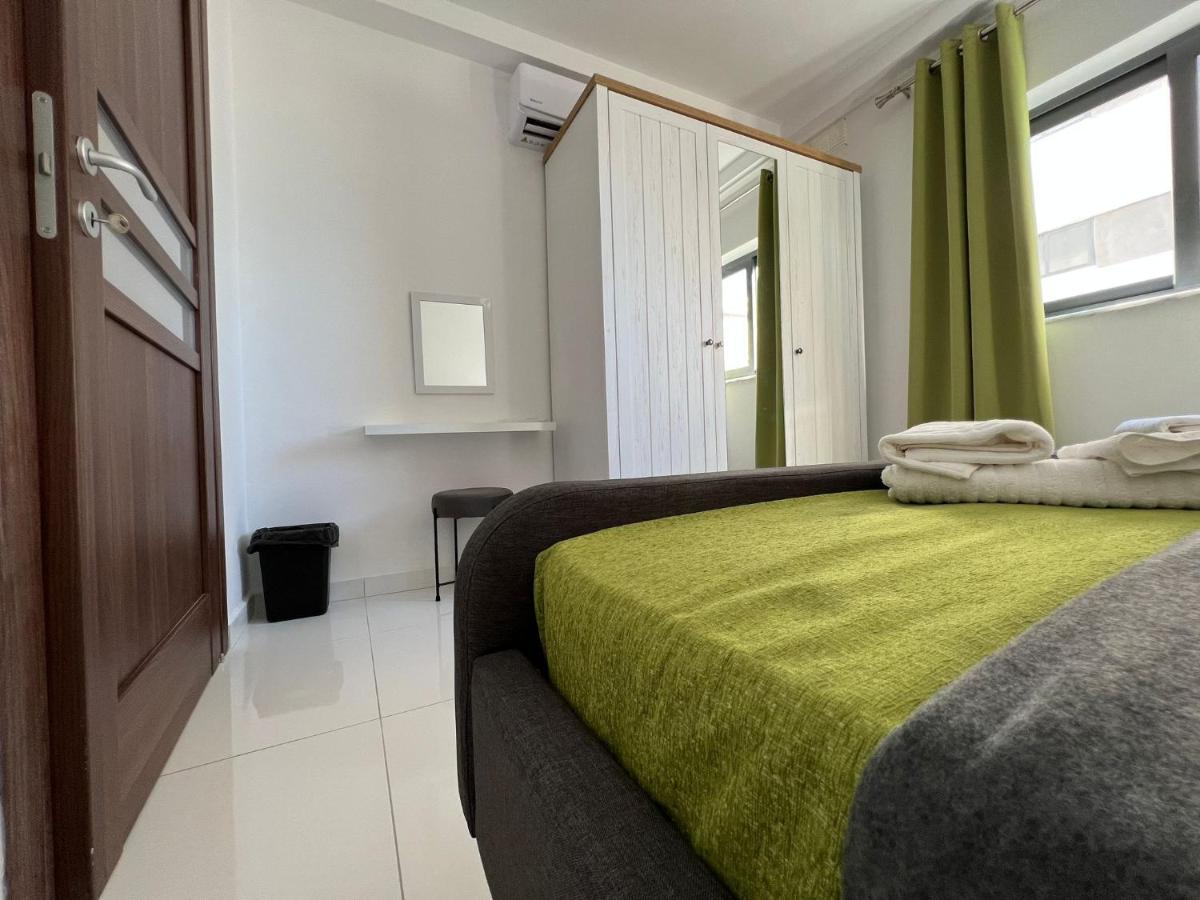 Brand New Apartment 2 Mins From Seafront خليج سانت بول المظهر الخارجي الصورة